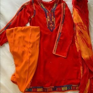 Like-New Vibrant Indian/Pakistani 3 Piece Suit